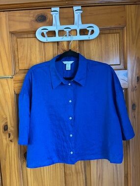 H&M Linen Cropped Button-Up Shirt in Royal Blue